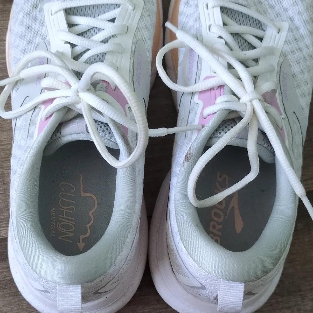 Brooks Women's White and Pink Athletic Shoes